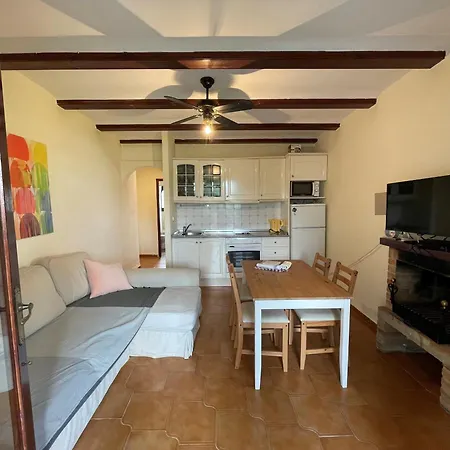 Almendros F Apartment *